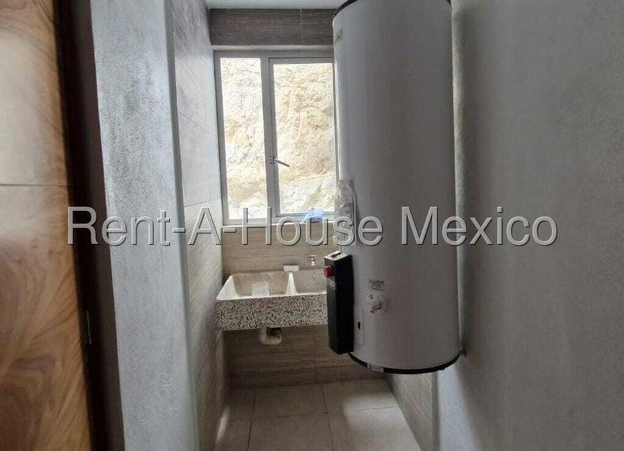 House for Sale on Andador Altus Street, Lago Esmeralda RU 26-278 ...