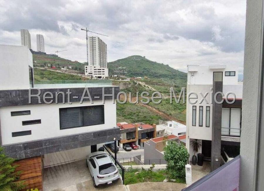 House for Sale on Andador Altus Street, Lago Esmeralda RU 26-278 ...