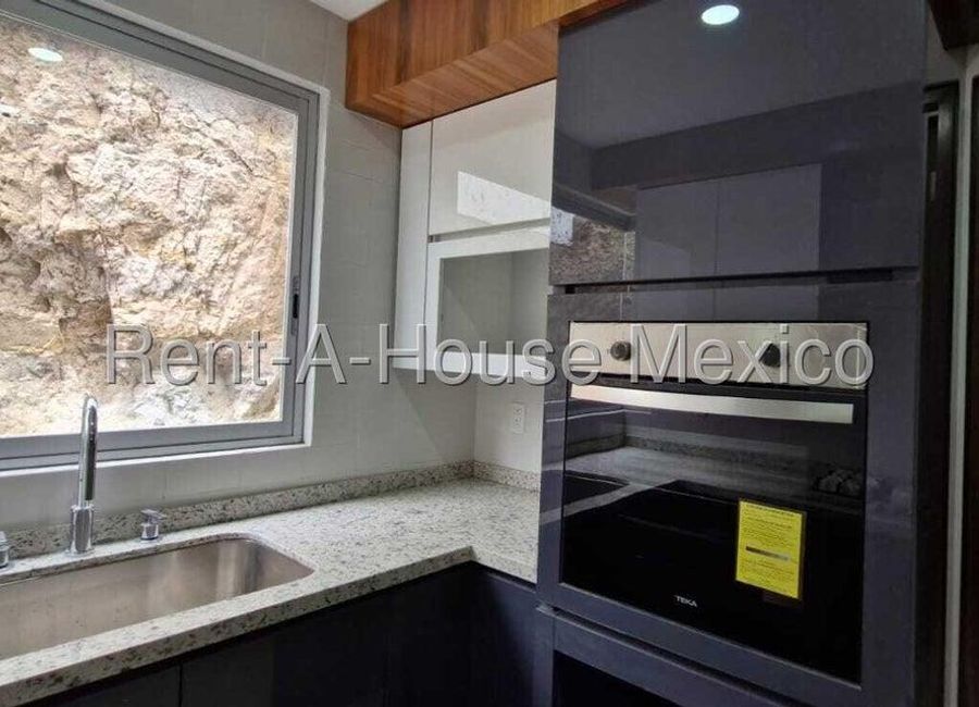 House for Sale on Andador Altus Street, Lago Esmeralda RU 26-278 ...