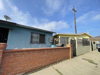 SE VENDE TERRENO  CON CONSTRUCCIONES RENTABLES. COLONIA EMPLEADOS FEDERALES