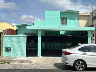 Venta Casa Con Excelentes Servicios A La Mano En Norte De Merida