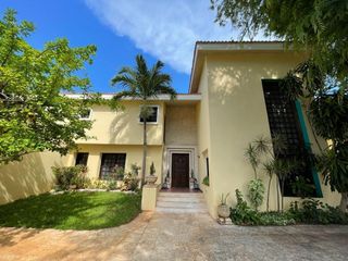 CASA EN VENTA EN MÉRIDA YUCATÁN A UNOS PASOS DE PASEO DE MONTEJO EN ITZIMNÁ