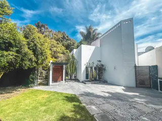 CASA EN VENTA CON RECÁMARA EN PLANTA BAJA Y AMPLIO JARDÍN EN CALZADA ZAVALETA