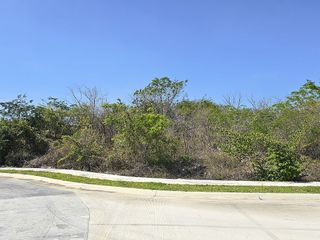 TERRENO EN VENTA EN PRIVADA EN ZONA COUNTRY, MERIDA YUCATAN CON AMENIDADES