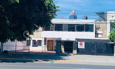 Casa En Venta En Jardines Del Bosque.