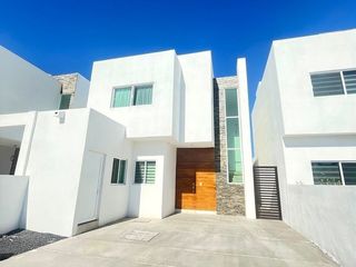 Casa amueblada en RENTA en Fracc Privado frente al parque