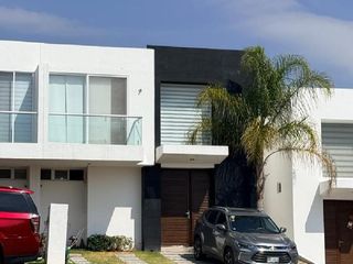 CASA EN VENTA EN EL REFUGIO