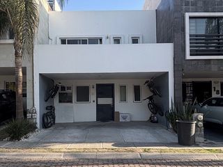 RENTO CASA EN FRACCIONAMIENTO LA ANTIGUA CEMETERA ZONA CEMENTOS ATOYAC PUEBLA