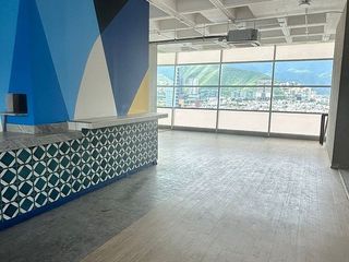 Oficina semi acondicionada en renta de 120m2 edificio en Valle Oriente