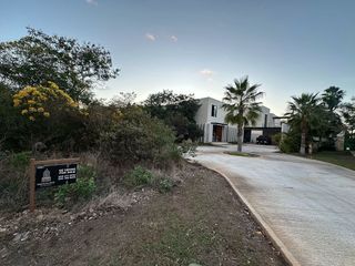 Terreno en venta en Yucatán Country Club, dentro de la privada Cutzam II