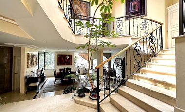 CIUDAD SATELITE  EN PRIVADA CASA CON JARDÍN EN VENTA