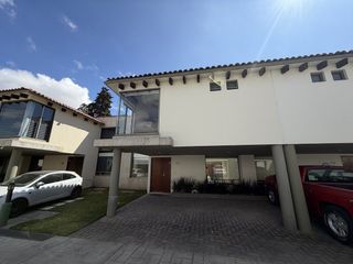 CASA UBICADA  EN Av. Fuente de Barcaza, San Andrés Ocotlán