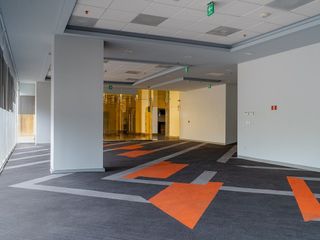 Oficina acondicionada en renta PB de 371m2 en zona Valle Oriente  San Pedro