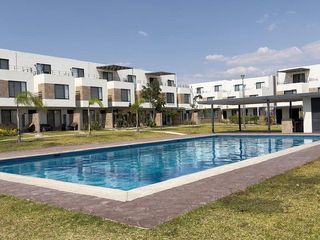 Casa Amueblada en Renta con 3 Habitaciones, Alberca y Amenidades en Xochitepec