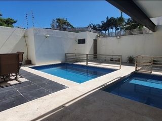 CASA CON ALBERCA EN COLONIA MIAMI