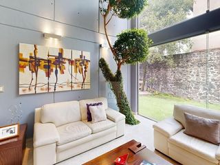 Casa Moderna Con Jardín Plano y Doble Altura en Jardines del Ajusco