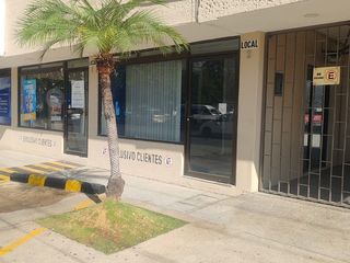 LOCAL EN RENTA, FRENTE A PLAZA CRYSTAL