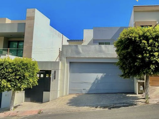 CASA EN VENTA EN HACIENDA AGUA CALIENTE EN TIJUANA