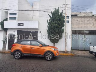 Casa en Venra en Metepec, San Miguel Totocuitlapilco AM. 26-1223