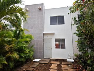 CASA EN RENTA DE 2 REC. SIN MUEBLES , EQUIPADA  EN PLAYA DEL CARMEN