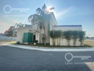 Casa de 2 habitaciones en Venta en calle Los Pinos, Fracc. Arboledas, Coatzacoalcos, Ver.