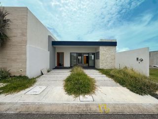 CASA DE UN NIVEL EN VENTA EN L. DEL MEDITERRANEO