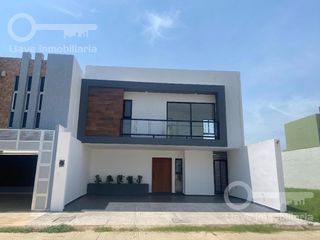 Casa de 2 niveles en Venta en Av. Mar de Azov, Fracc. La Jolla del Mar, Coatzacoalcos, Veracruz.