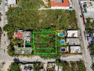 Renta Terreno de 1100 m2 Uso Mixto en Av Fonatur Cancún C3193