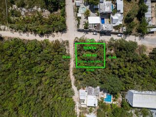 Renta Terreno de 1100 m2 Uso Mixto en Esquina a una calle de la Av huayacan Cancún C3194