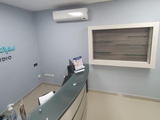 LOCALES EN RENTA EN PLAYA DEL CARMEN 151 M2 SOBRE CARRETERA FEDERAL FRENTE A PLAYACAR