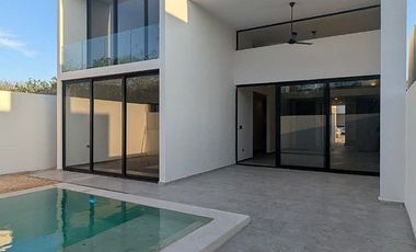 Venta Casa en Privada Aire Puro con habitación en P.b. Mérida, Yucatán