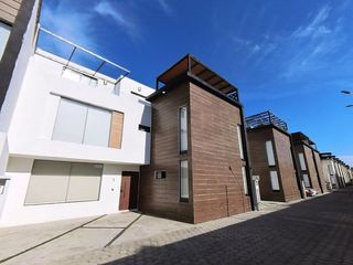 Residencia en Venta -Elegancia y Privacidad con  Vista a los Volcanes