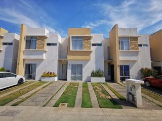 Casa Roble Rojo - Casa en Venta en Fraccionamiento El Roble