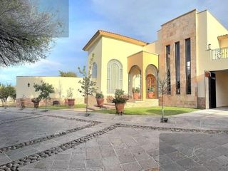 EXCLUSIVA RESIDENCIA EN VENTA EN LA HACIENDA, AGUASCALIENTES