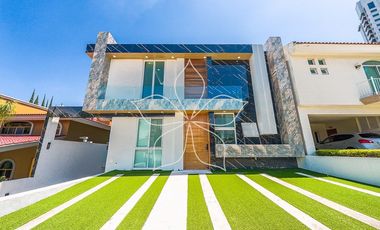 RESIDENCIA EN VENTA EN PUERTA DE HIERRO, ZAPOPAN