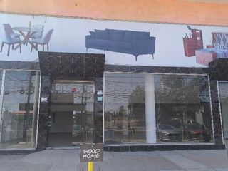 Comercial en renta sobre Av. Independencia frente a C.C. Galerías, Aguascalientes