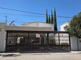 Casa en Venta - Jardines de la Luz - A media cuadra de 1er anillo