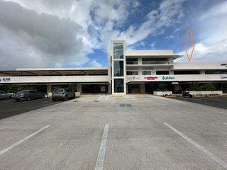 Local comercial en plaza moderna sobre Prolongación Montejo