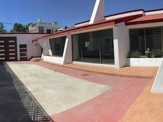 RENTO CASA EN VALLE DORADO
