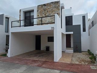 CASA CON PISCINA EN PRIVADA CON AMENIDADES CERCA DE LA ISLA, EN MERIDA, YUC.