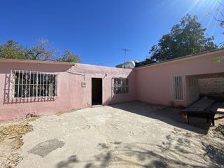 Casa para remodelar a unas cuadras del malecón