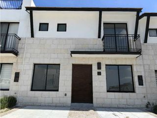 CASA EN VENTA CON ROOF GARDEN EN EL REFUGIO QUERETARO GAA