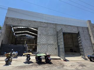 Bodega comercial en renta calle amplia a unos pasos del Estadio Morelos