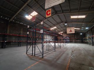 Bodega industrial completamente equipada en Santa Catarina.