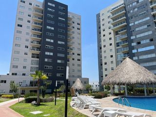 Venta depa sobre Junípero Serra, zona El Refugio. Alberca, elevador. Qro.