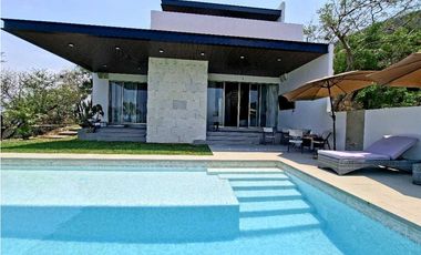 VENTA DE CASA CON ALBERCA EN CLUB DE GOLF SAN GASPAR JIUTEPEC