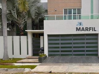 Casa en Renta con Alberca muy cerca del Hospital Puerta de Hierro en Colima