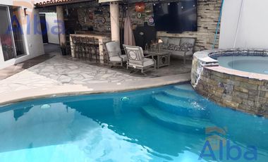 CASA EN VENTA CON ALBERCA EN TROJES DE SAN CRISTOBAL