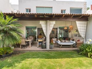 Casa con Jardín Paisajístico y Terraza Lounge | Privada Juriquilla
