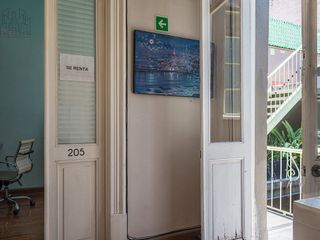 Oficina o consultorio con terraza y mucha luz